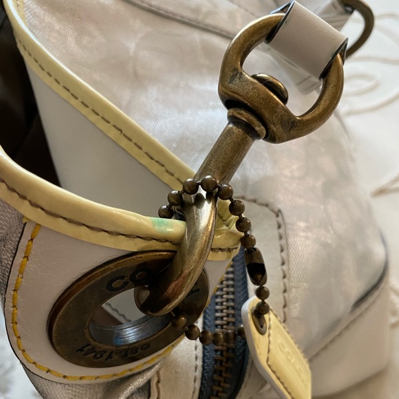 Coach Vintage Signature Tote - Picture 12 of 14